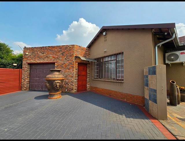 3 BEDROOM HOUSE FOR SALE IN VANDERBIJLPARK SE 6